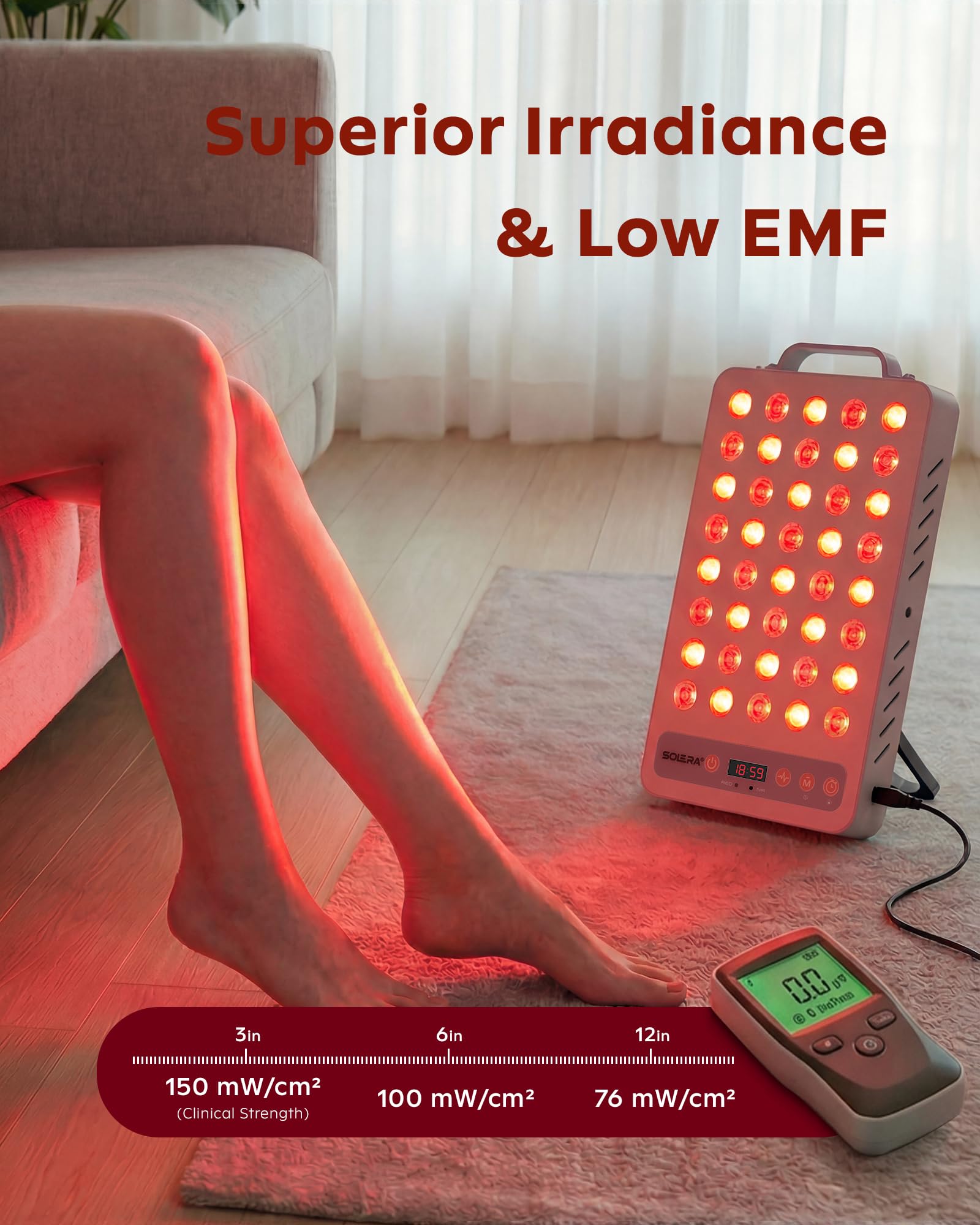 SOLRA SR40 en uso junto al sofá para terapia después de ejercicio o descanso
