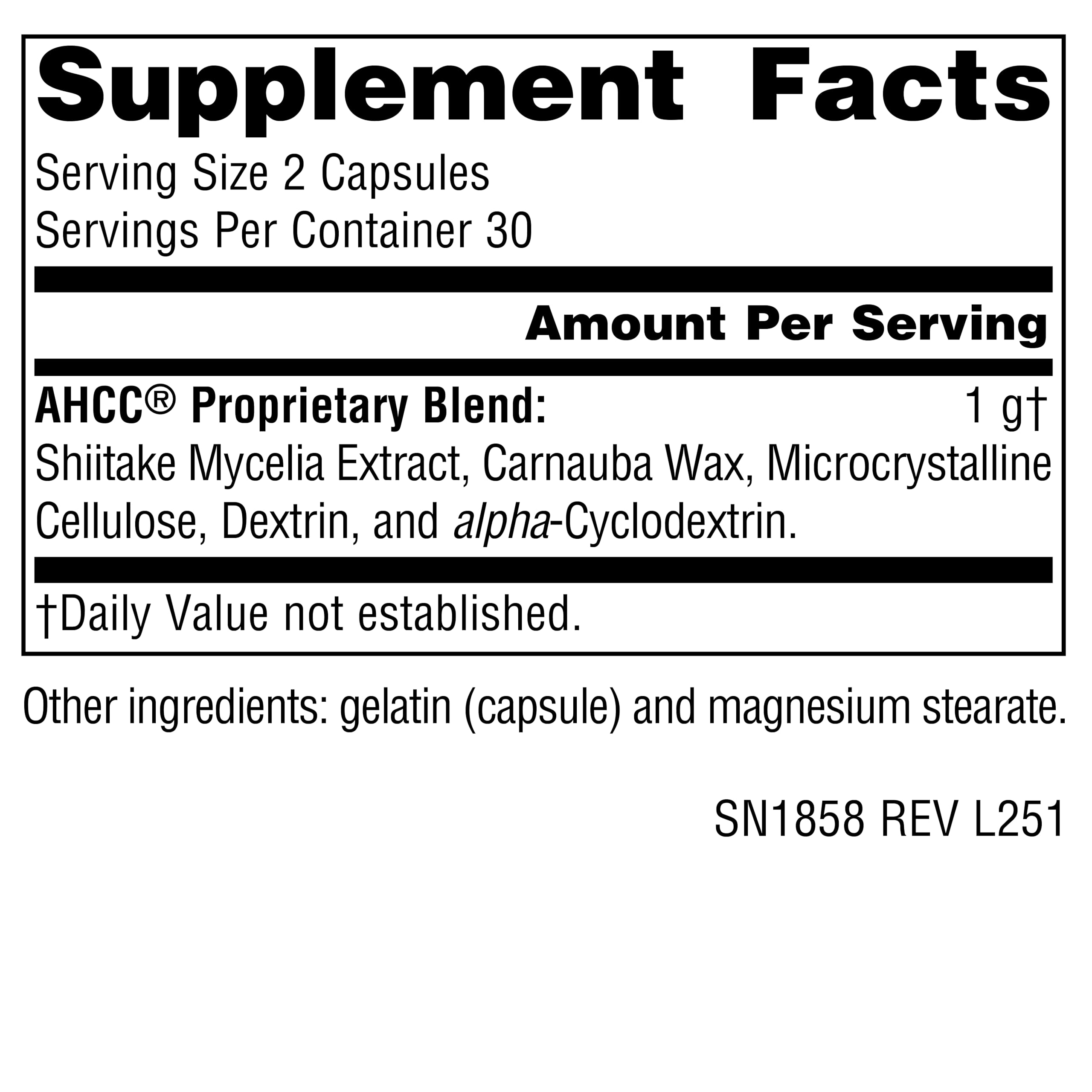 Source Naturals cápsula AHCC en mano mostrando tamaño práctico