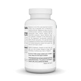 Source Naturals persona tomando tableta para integrar en rutina diaria