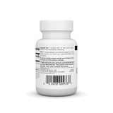 Source Naturals pastilla en mano que ilustra tamaño práctico y facilidad de uso