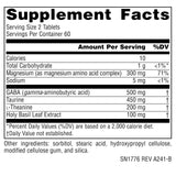 Source Naturals tabletas sobre fondo sereno sugeriendo relajación