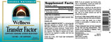 Source Naturals cápsula en mano para comparar tamaño y facilidad de uso