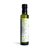 Seeds of Wellness botella junto a cuchara para comparar tamaño, beneficio: dosificación fácil