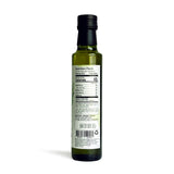 Seeds of Wellness vertiendo aceite en ensalada, beneficio: uso culinario en crudo