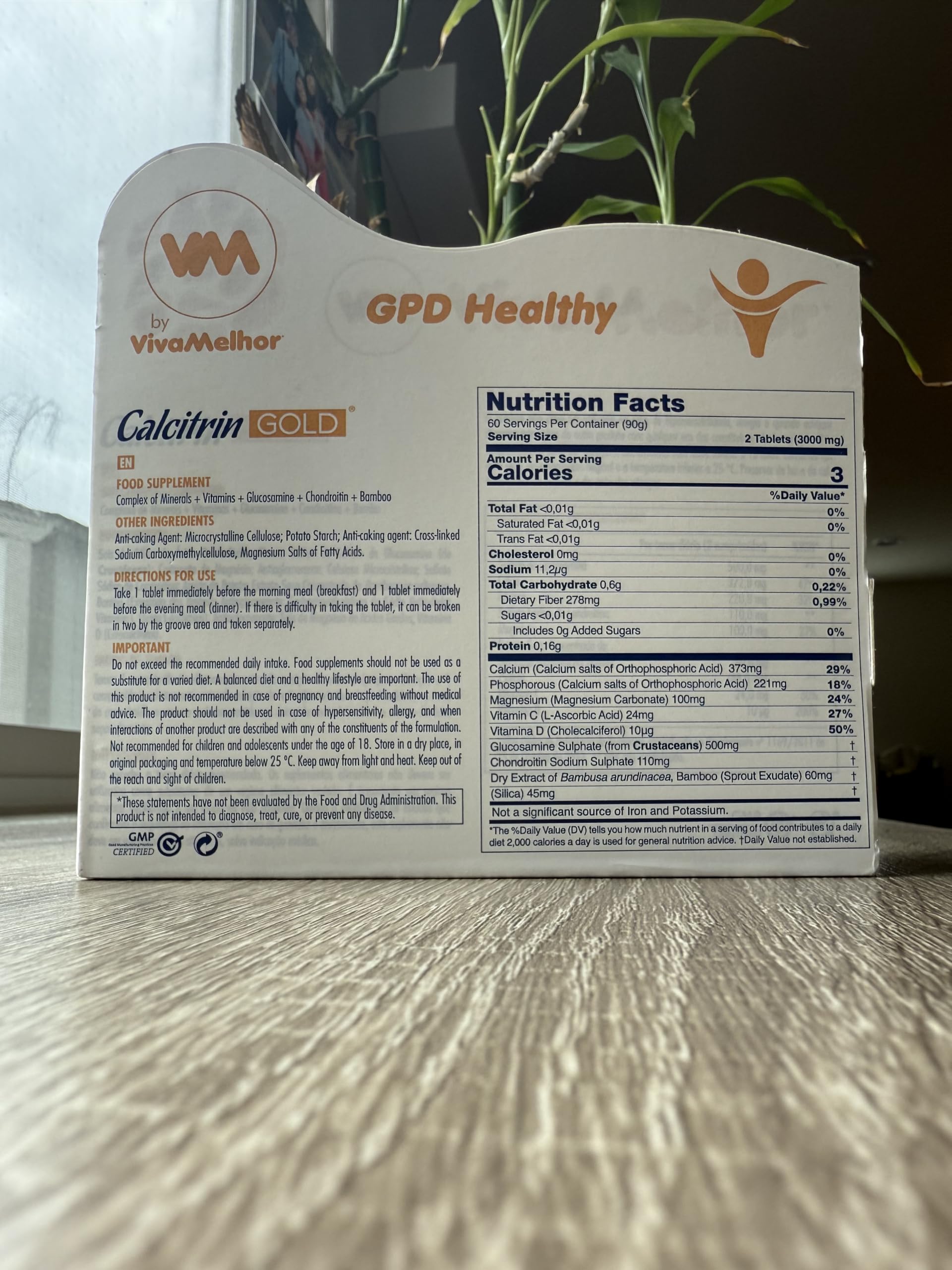 Soy Sano calcitrin gold tabletas en la palma para comparar tamaño y dosificación clara