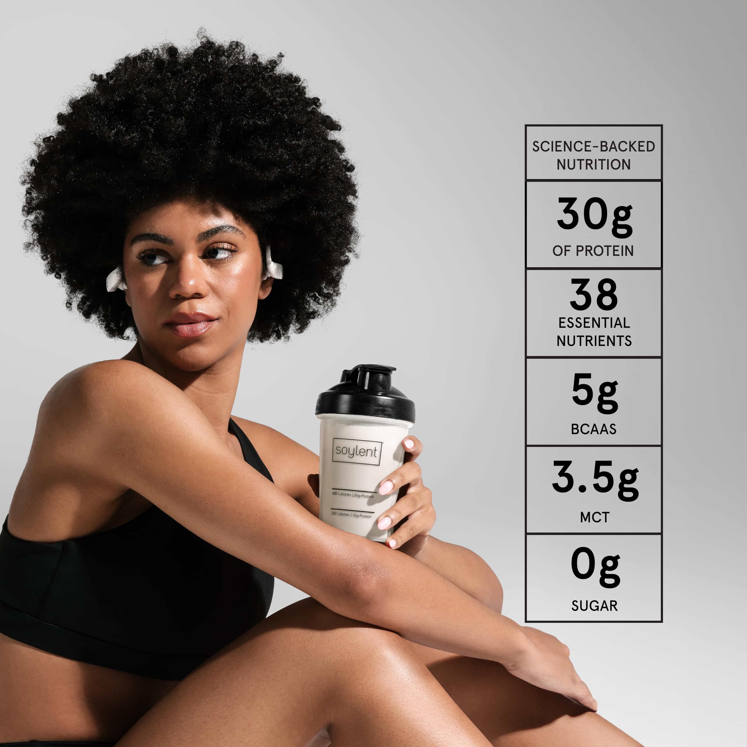 Soylent batido preparado en vaso para recuperación rápida postentreno