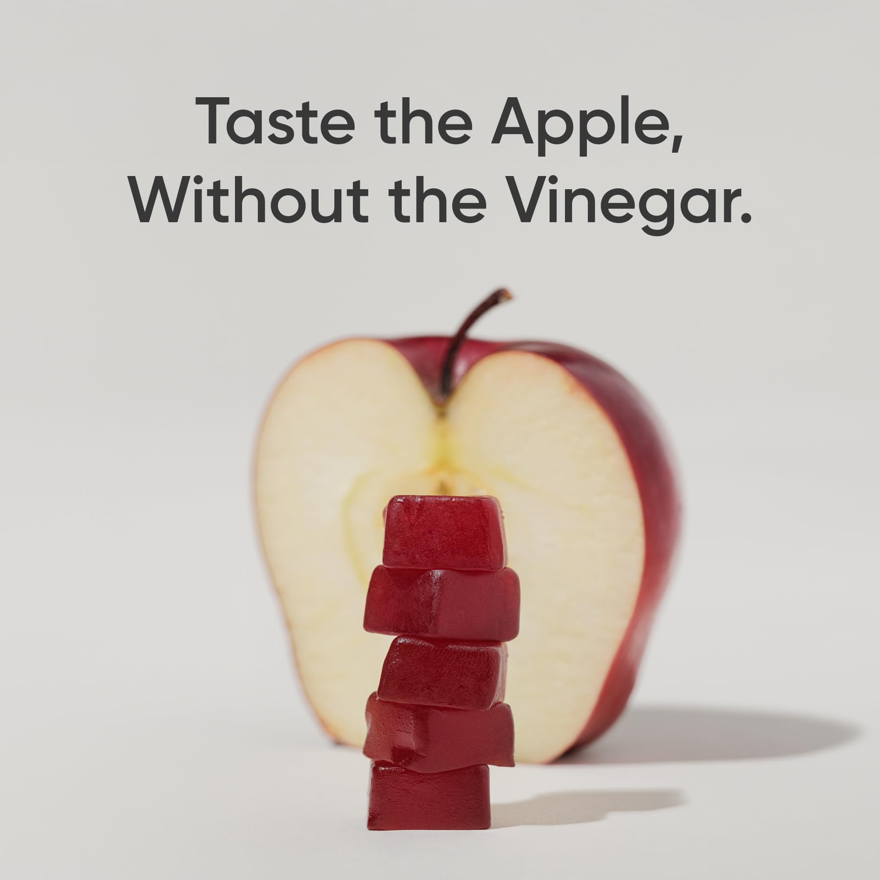 Sports Research primer plano del vinagre de manzana orgánico como ingrediente clave
