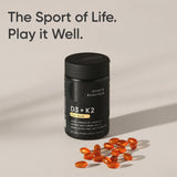 Sports Research botella abierta con softgels distribuidos sobre superficie limpia