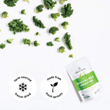 Sprout Living espolvoreado sobre ensalada para añadir color y nutrientes