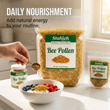 Stakich polen espolvoreado sobre yogur, añade crujiente nutritivo