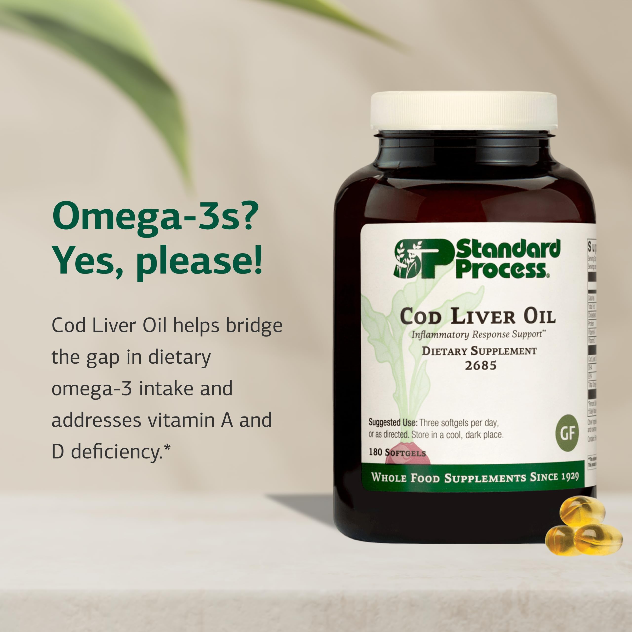 Standard Process mano sosteniendo softgels, demuestra tamaño y conveniencia diaria