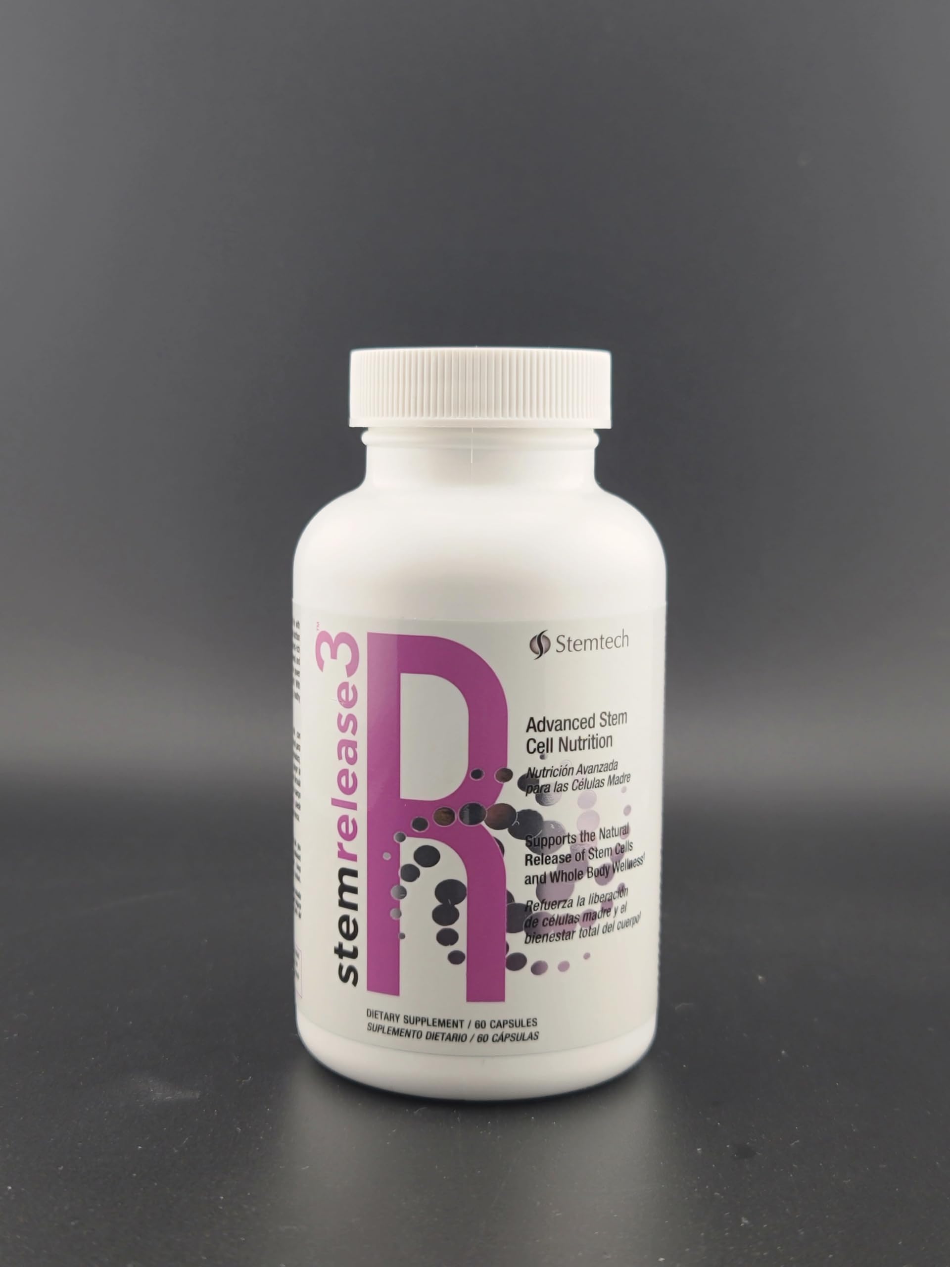 StemTech Stemrelease3 en escena matutina con vitaminas para rutina diaria saludable