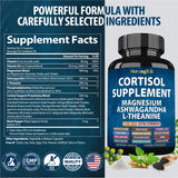 Persona relajada leyendo con StrongVit que sugiere descanso y bienestar