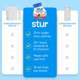 Botella Stur vertiendo en una botella reutilizable, hidratación rápida en movimiento