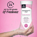 Summer’s Eve textura micelar ligera demostrando limpieza sin resecar