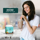 Sunwarrior envase junto a mano para comparar tamaño y porción