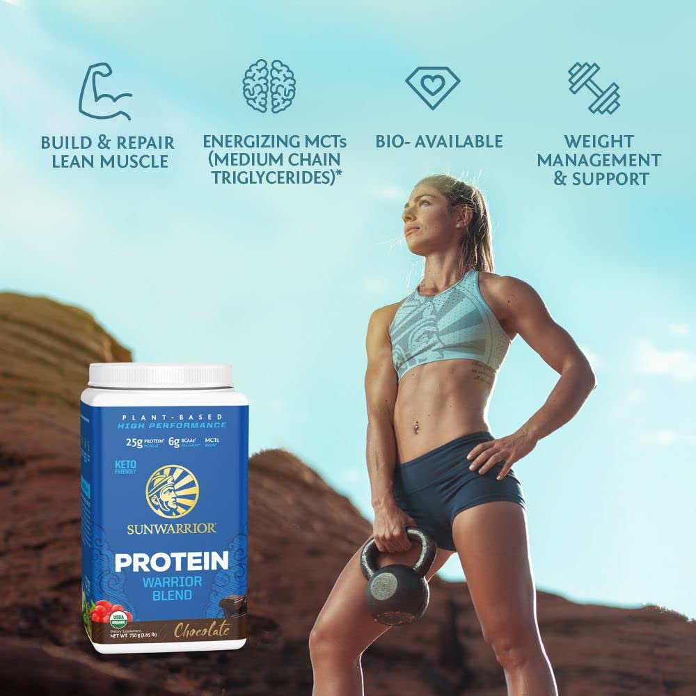 Sunwarrior atleta bebiendo batido tras entrenamiento apoyo nutricional