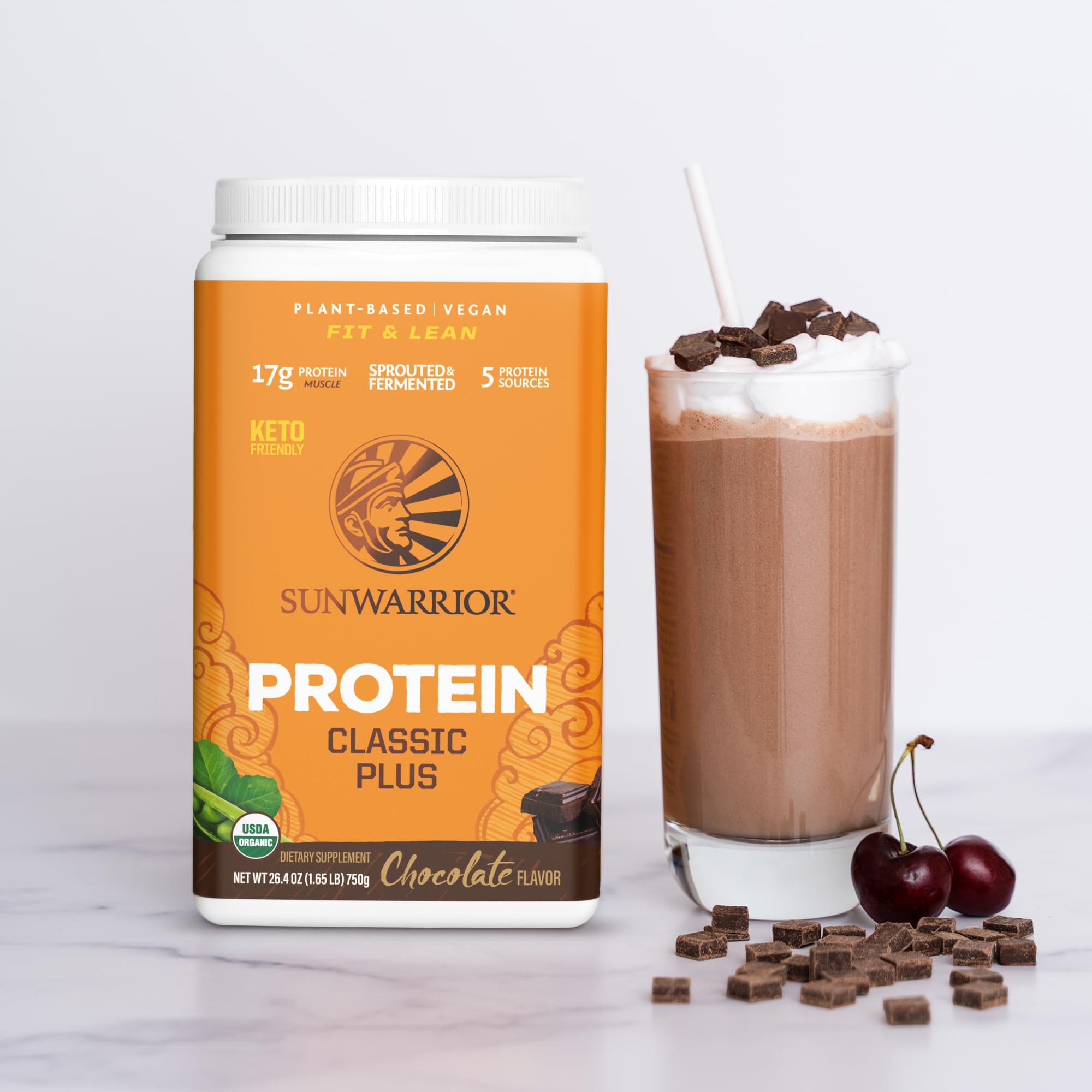 Escena de desayuno con Sunwarrior que inspira ingesta proteica diaria