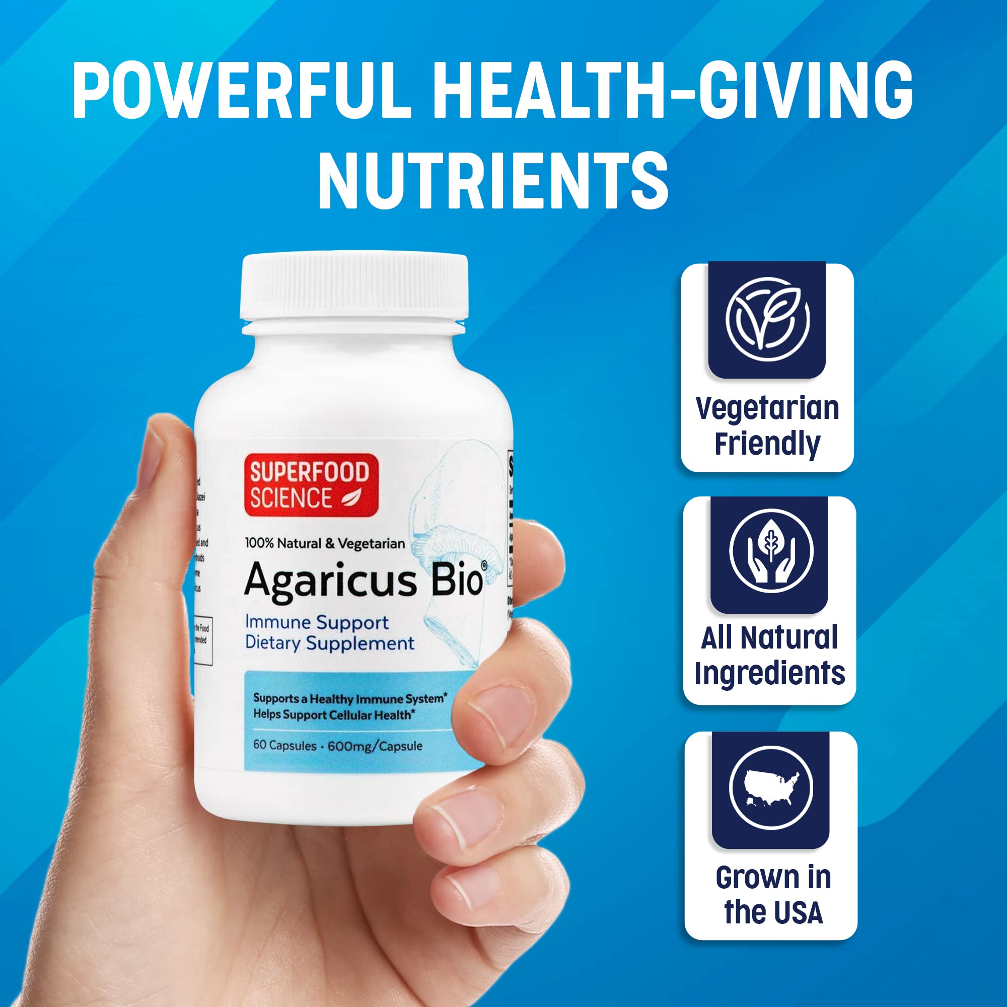 Superfood Science agaricus bio cápsulas en mano para comparar tamaño y comodidad de uso