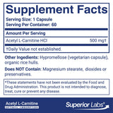 Superior Labs cápsula vegetal en primer plano, enfoque en pureza
