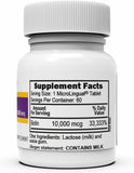 Superior Source persona colocando tableta sublingual para una toma sencilla