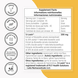 Persona tomando cápsula Supersmart mostrando facilidad de uso diario
