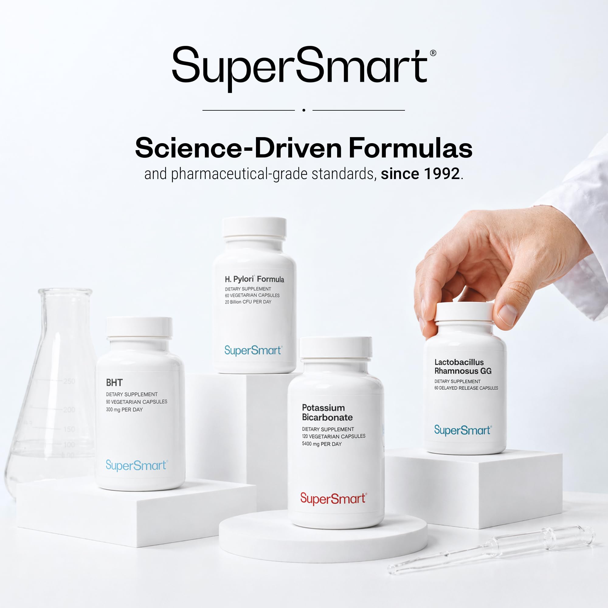 Supersmart cápsulas junto a vaso de agua sugiriendo uso diario sencillo