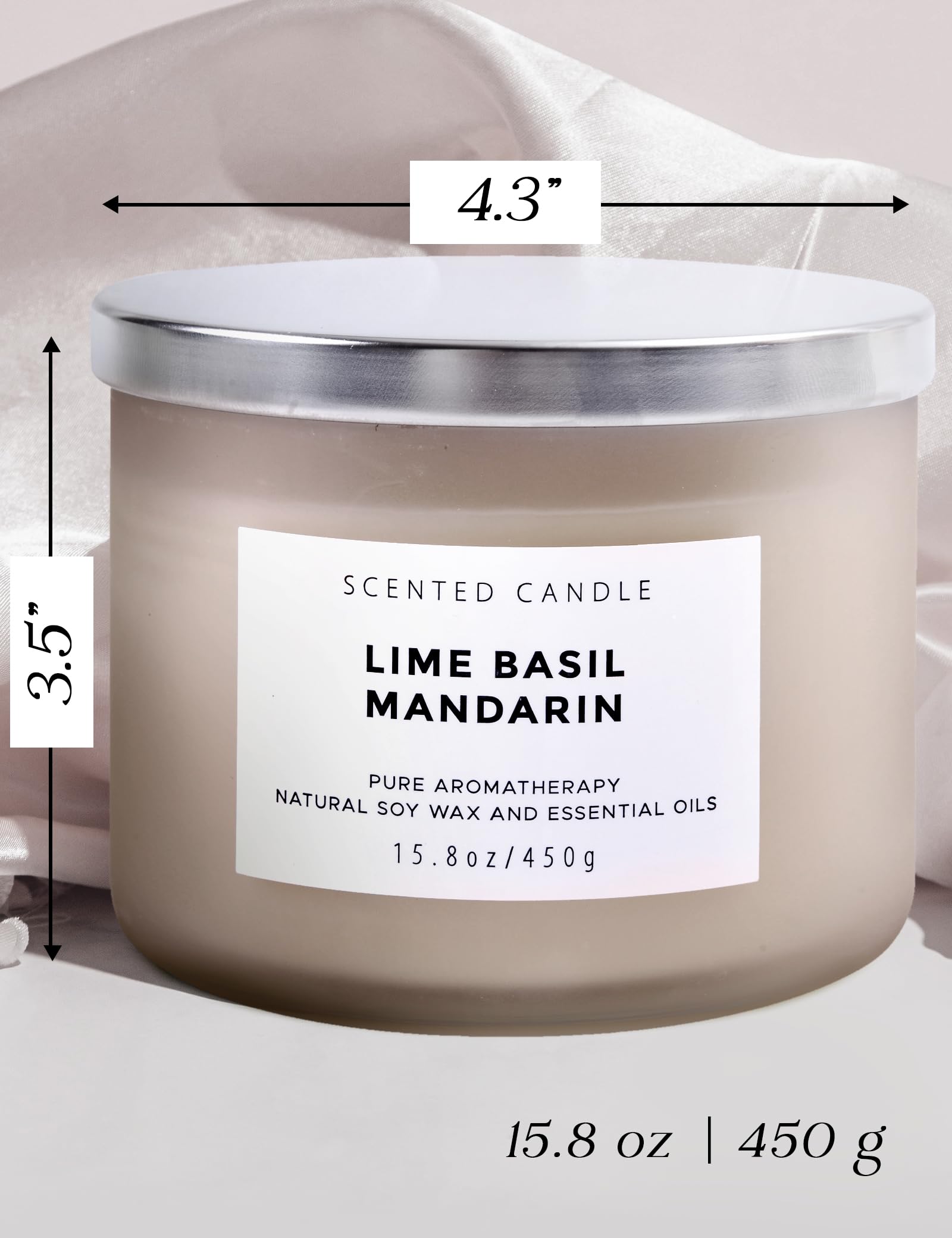 T&H vela encendida en salón, crea atmósfera fresca y acogedora
