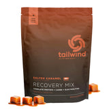 Atleta tomando Tailwind Recovery después de entrenar, Tailwind apoya la recuperación