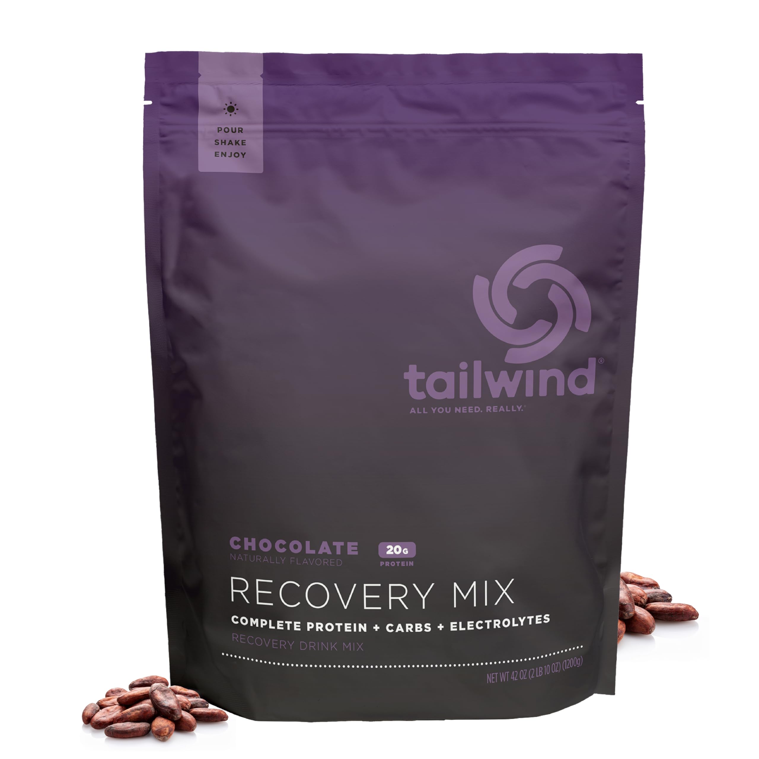 Tailwind Nutrition en escena exterior tras carrera, recuperación portátil después de ejercicio