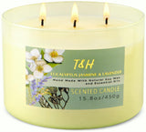 T&H vela frente en vaso verde mostrando etiqueta elegante y aroma equilibrado