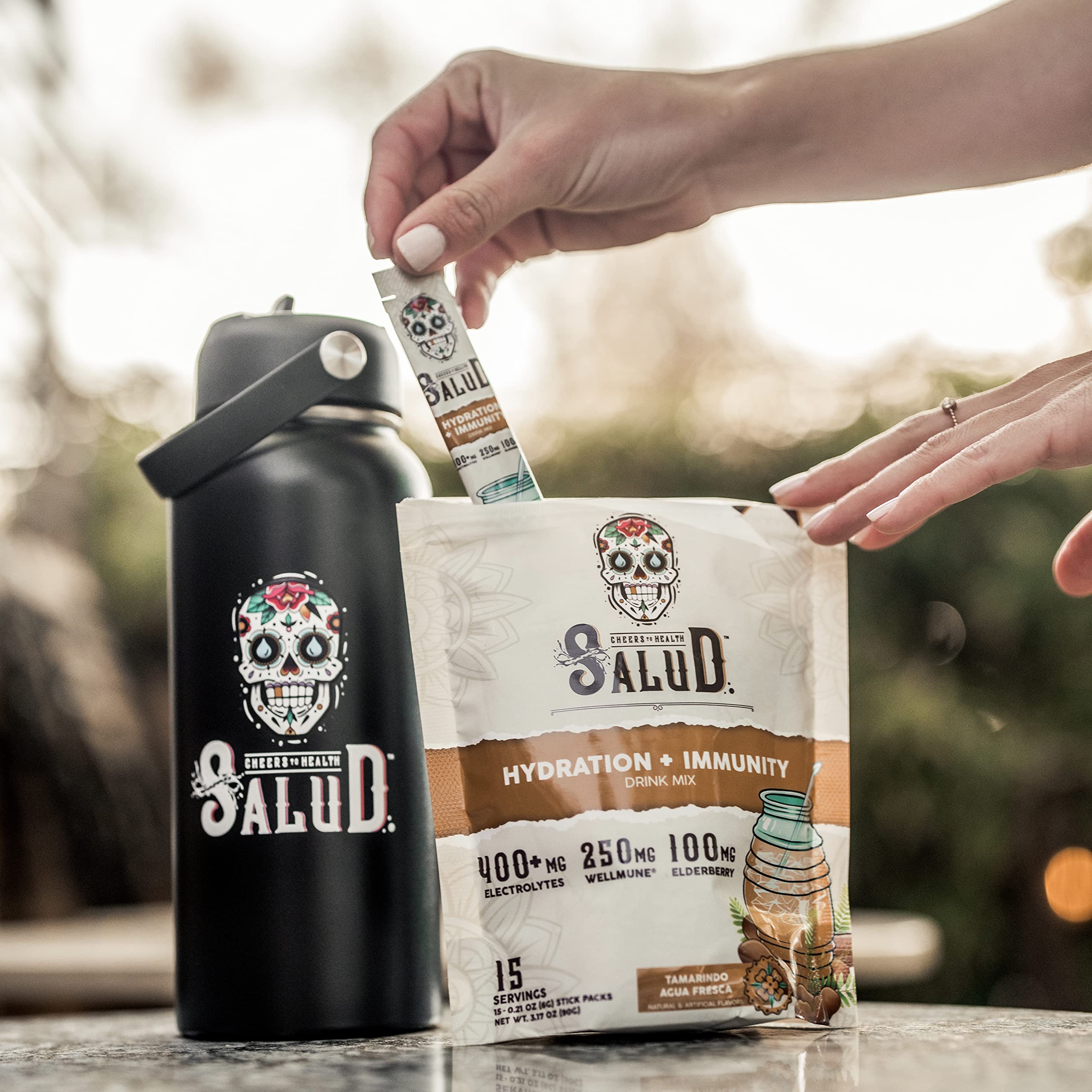 Taste Salud en gimnasio con botella, apoyo para recuperación y energía
