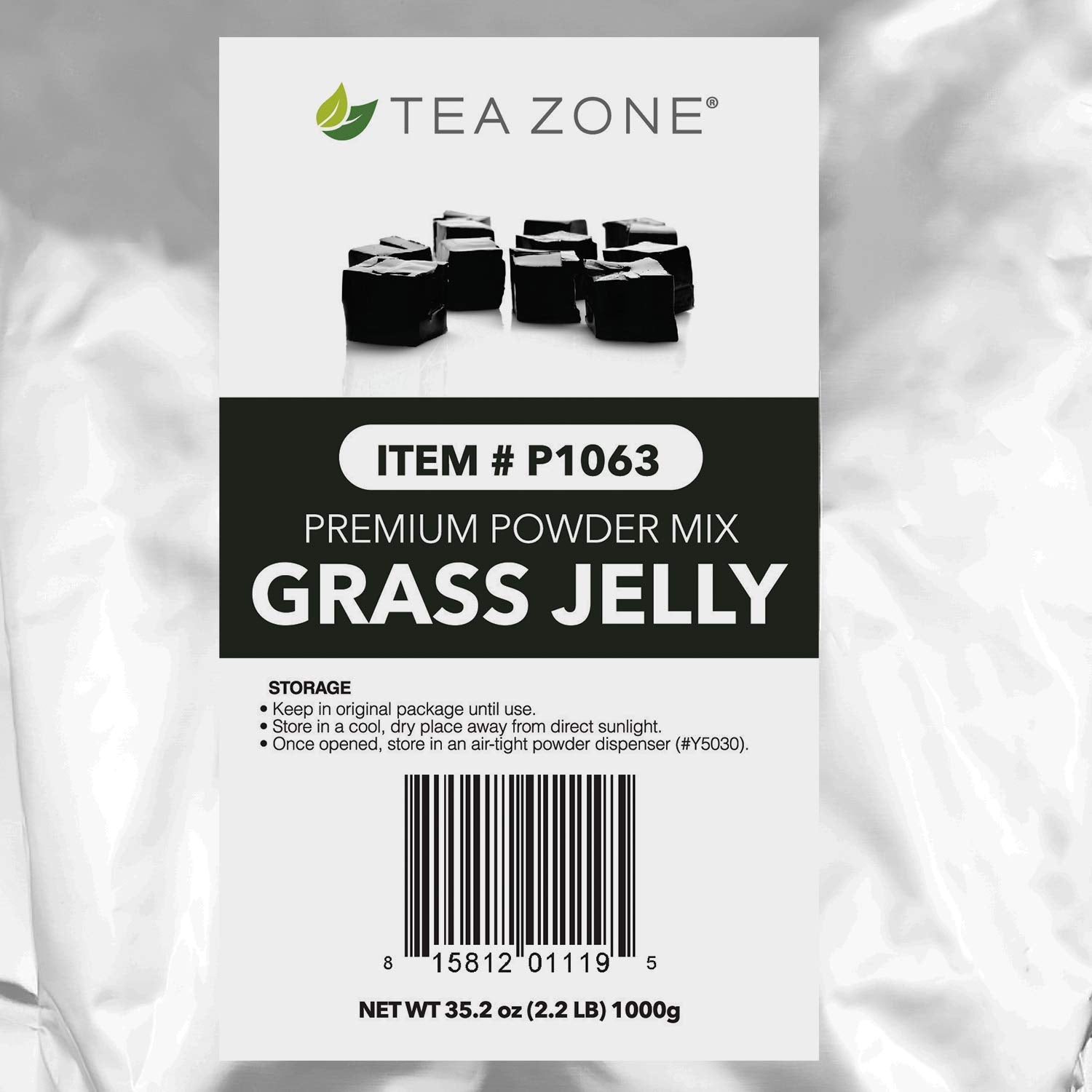 Tea Zone bolsa 2.2 lb junto a una mano para comparar tamaño