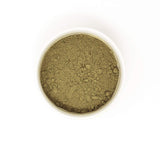 Terrasoul Superfoods polvo de noni mezclado en batido verde para aporte nutritivo
