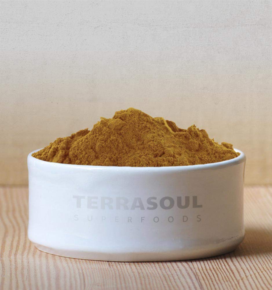 Terrasoul Superfoods polvo de reishi añadido a un café latte