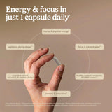 Terry Naturally cápsula en mano muestra tamaño y fácil dosificación