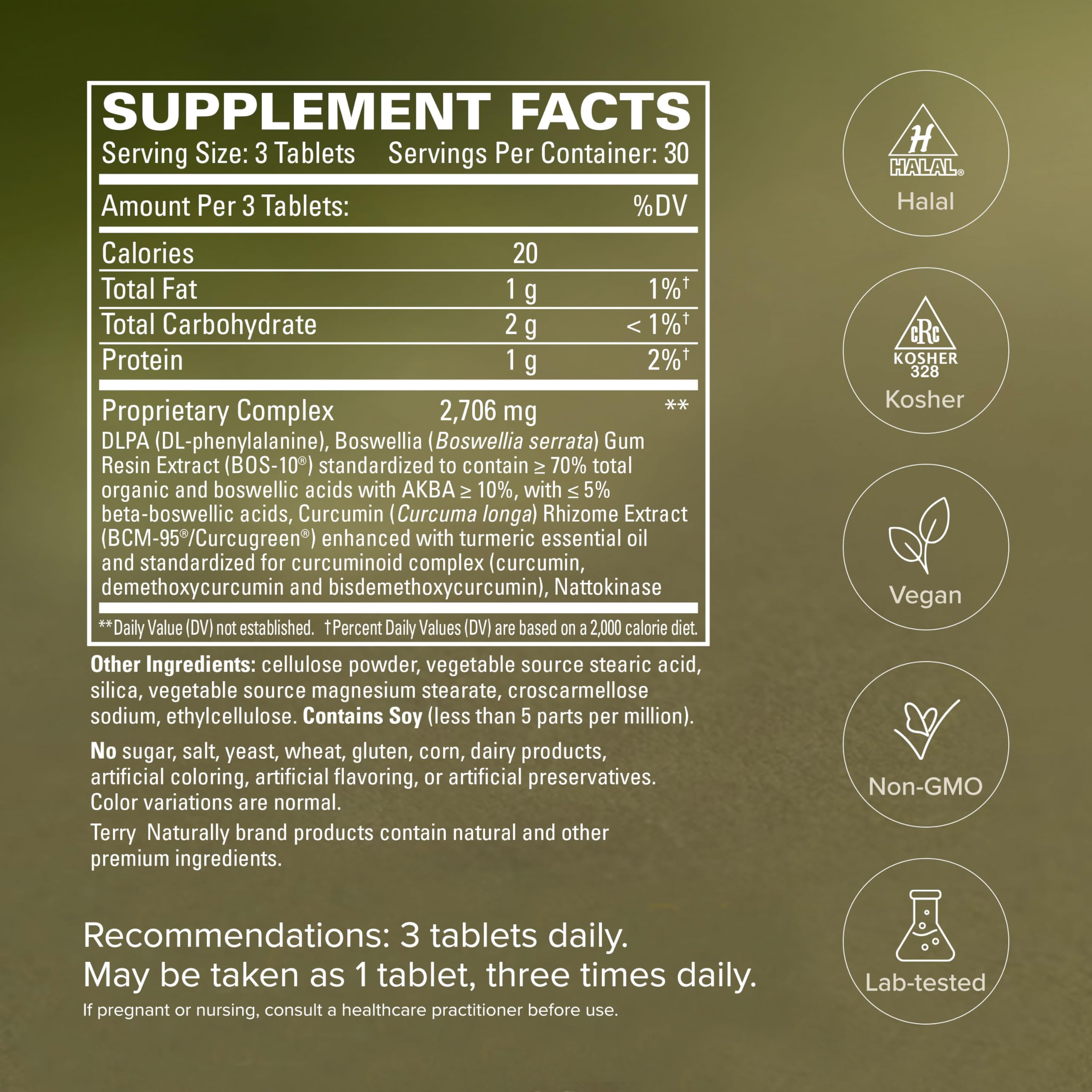 Terry Naturally Curamin tableta en mano para apreciar tamaño y comodidad de uso