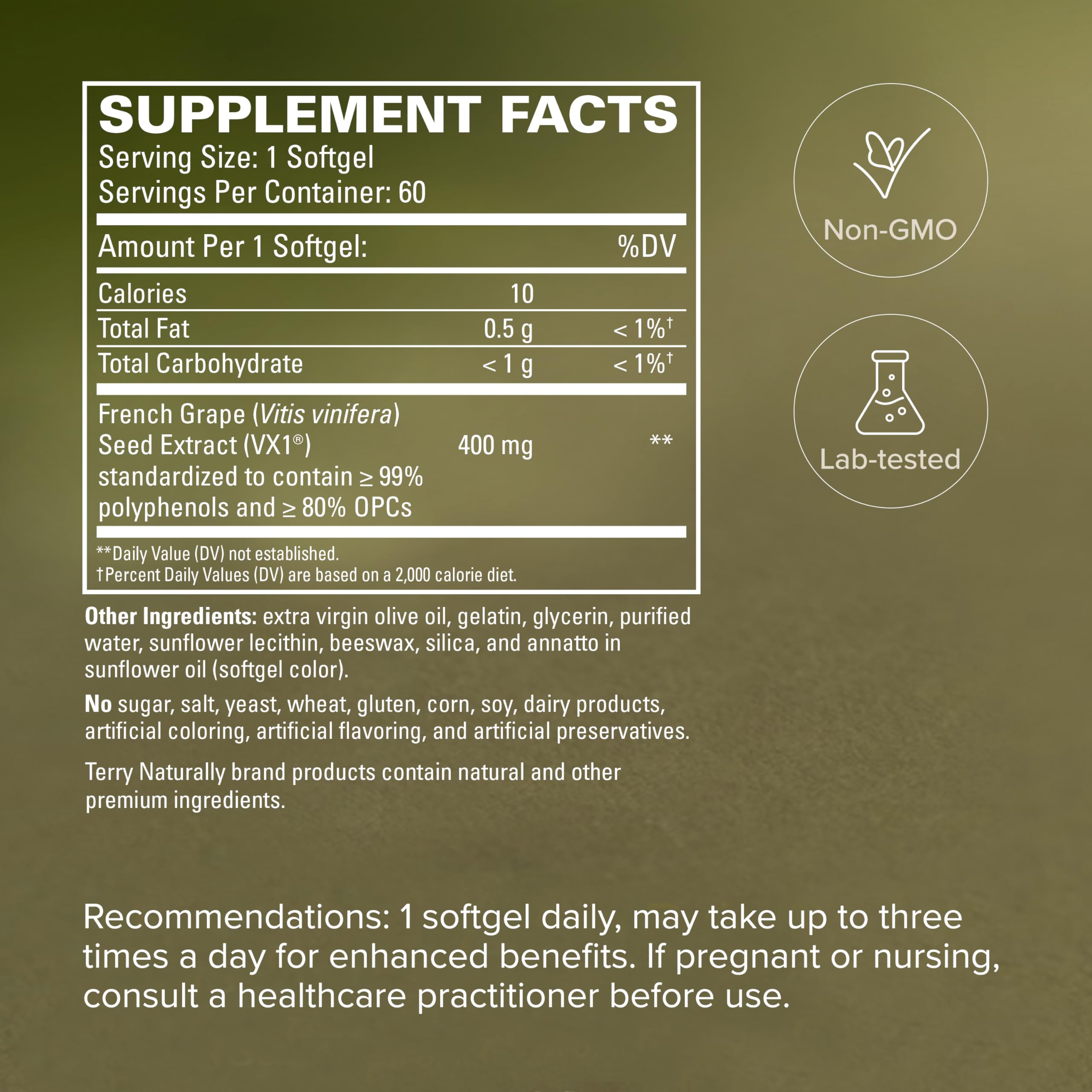 Terry Naturally softgels en mano para apreciar tamaño y dosificación