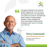 Terry Naturally botella sobre una repisa para uso diario y comodidad