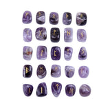 TGS Gems primer plano del grabado dorado en amatista, detalle legible y pulido