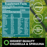 The Chlorella Company tabletas en mano para visualización del tamaño y facilidad