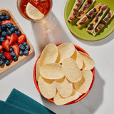 The Good Crisp Company enfoque en condimento sour cream and onion y sabor intenso