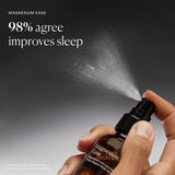The Nue Co spray en acción mostrando textura ligera y absorción rápida en piel