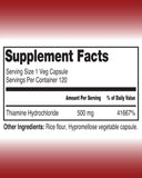 The One Pill Integrative Healing mano sosteniendo cápsulas veganas de fácil ingesta