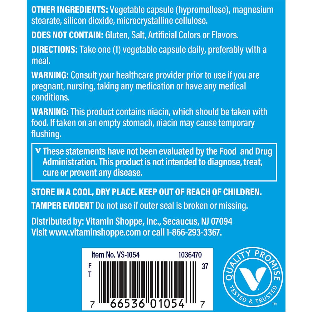 The Vitamin Shoppe cápsulas en mano para comparar tamaño y facilidad de toma