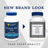 The Vitamin Shoppe tabletas Ultimate Man en mano para ilustrar facilidad de ingesta diaria