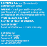 The Vitamin Shoppe cápsulas en mano para comparar tamaño y facilidad de ingestión