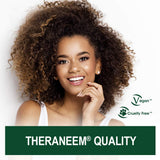 TheraNeem textura cremosa en la mano que demuestra hidratación profunda