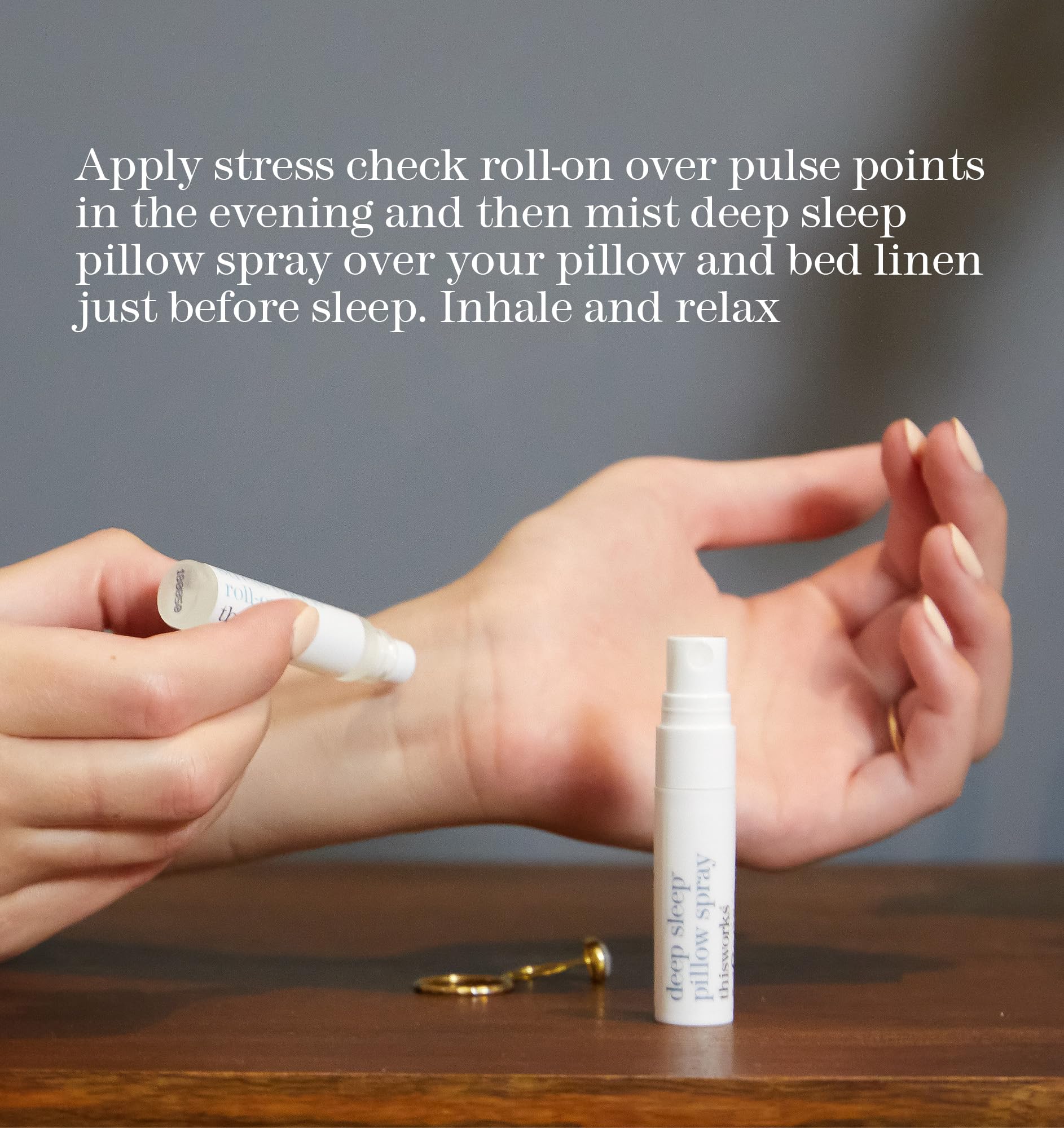 THISWORKS aplicación del roll-on en muñeca para inhalación calmante y puntual