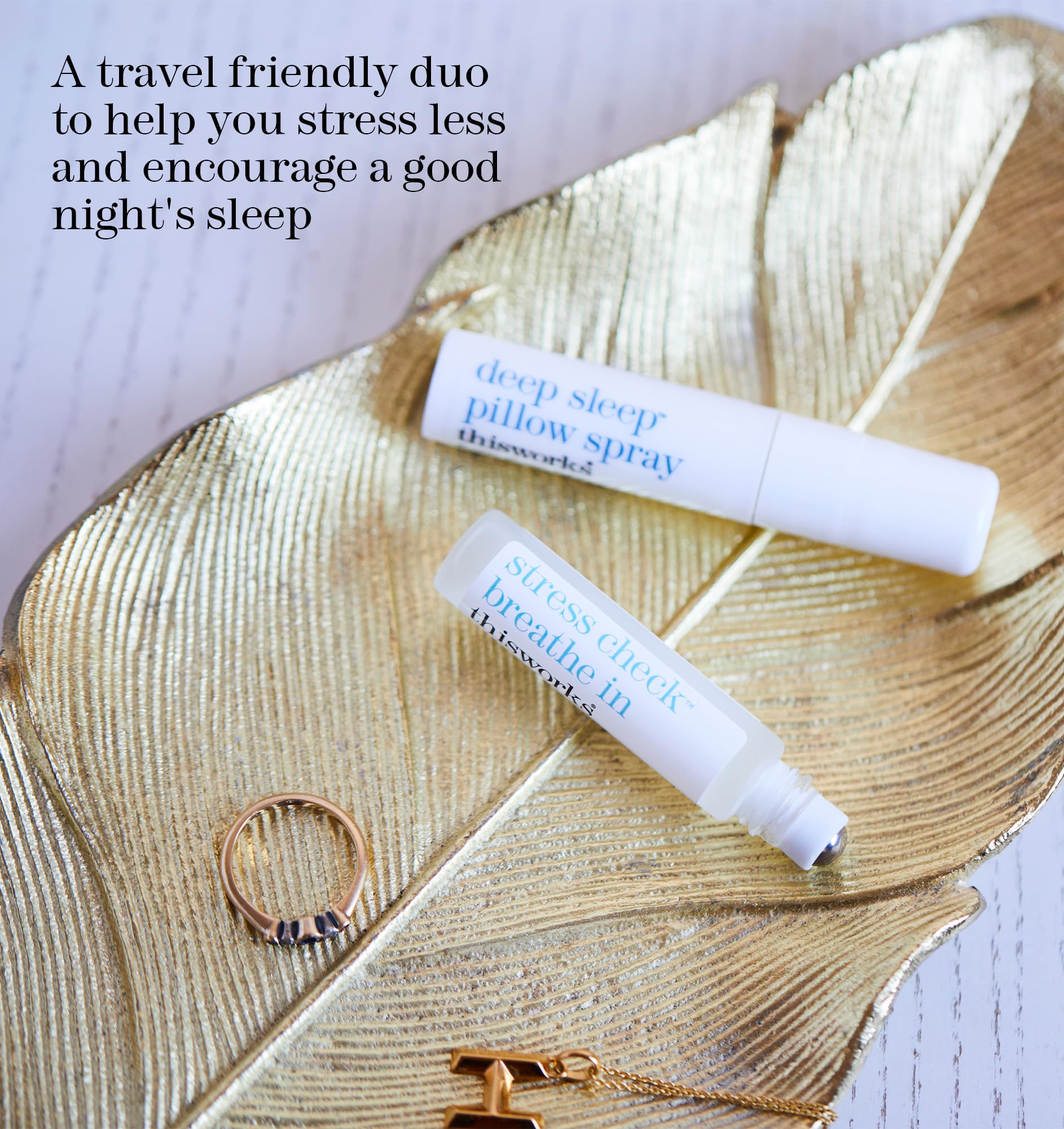 THISWORKS Deep Sleep Spray atomizador en detalle para pulverizar almohadas fácilmente